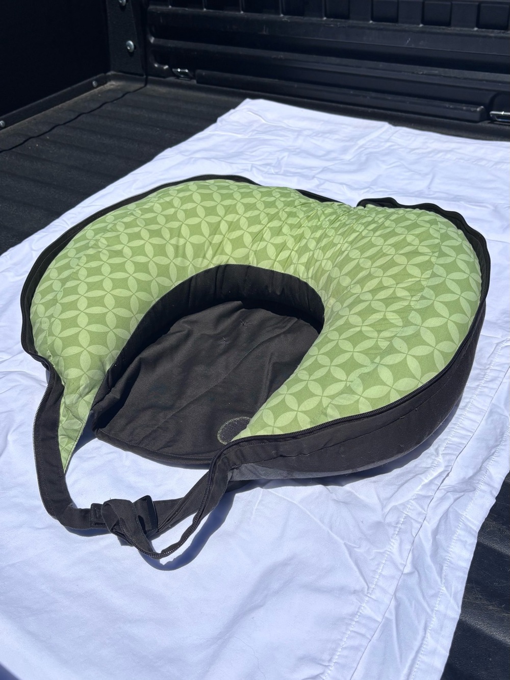 Travel Boppy – Zip‑Up Style with Carry Strap